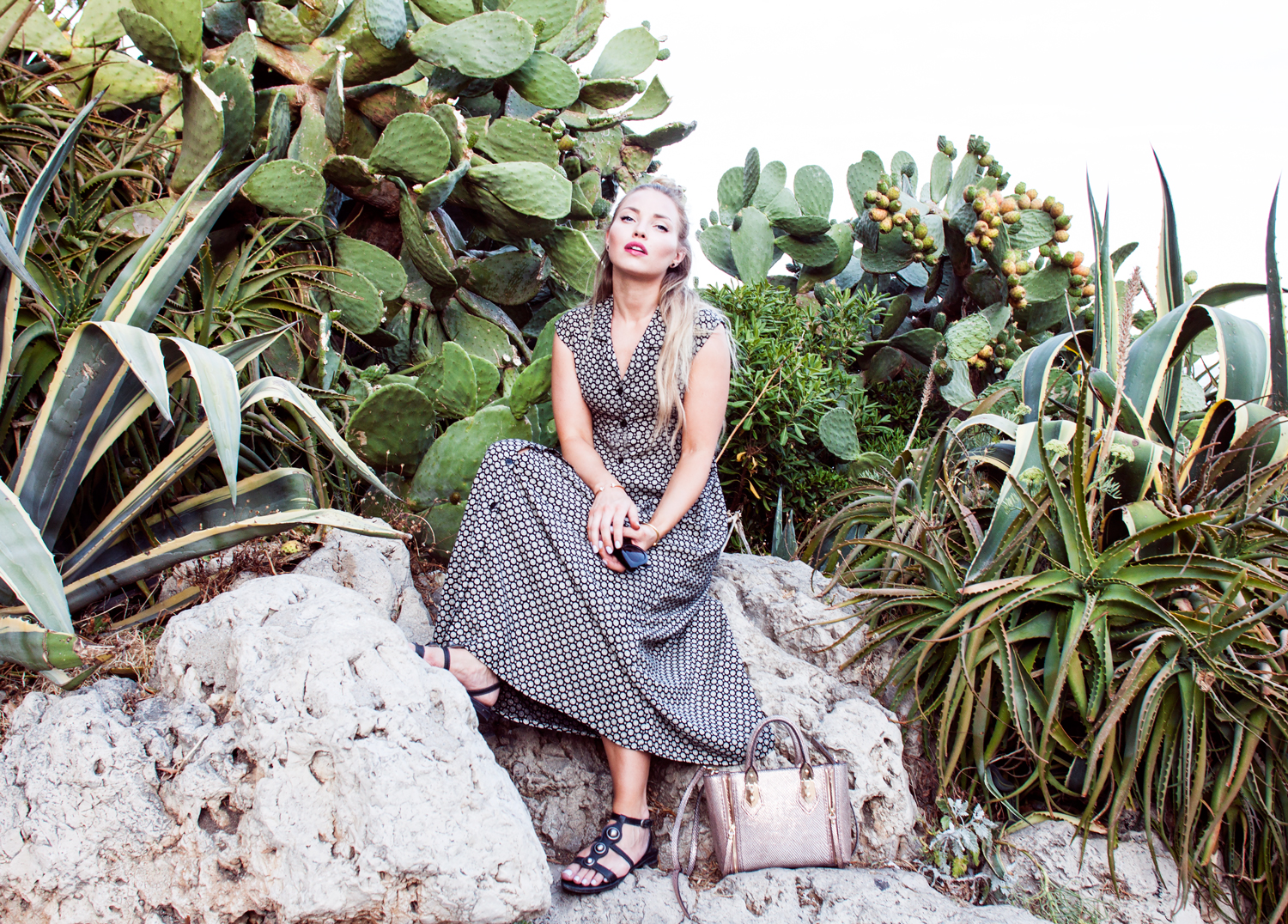 cacti, cactuses, cactus, kaktus, anitbes, france, antibes vacation, travel blog, cactus fashion, cactus inspo, cactuses inspo, cacti inspo, topknot hair, topknot hairstyle, blonde hair topknot, long hair topknot, french riviera,